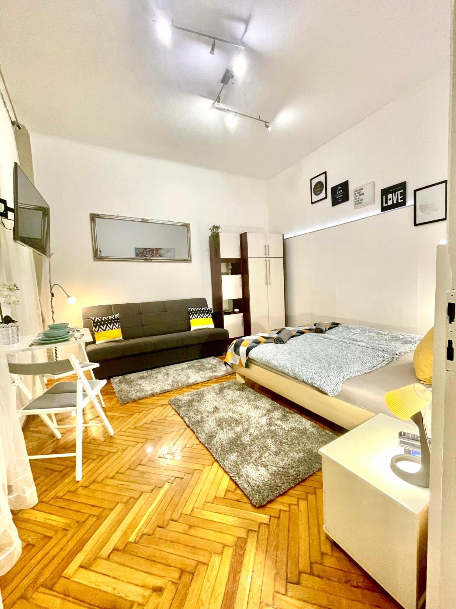 בודפשט Small Cosy Apartment Near The Famous Westend City Center מראה חיצוני תמונה