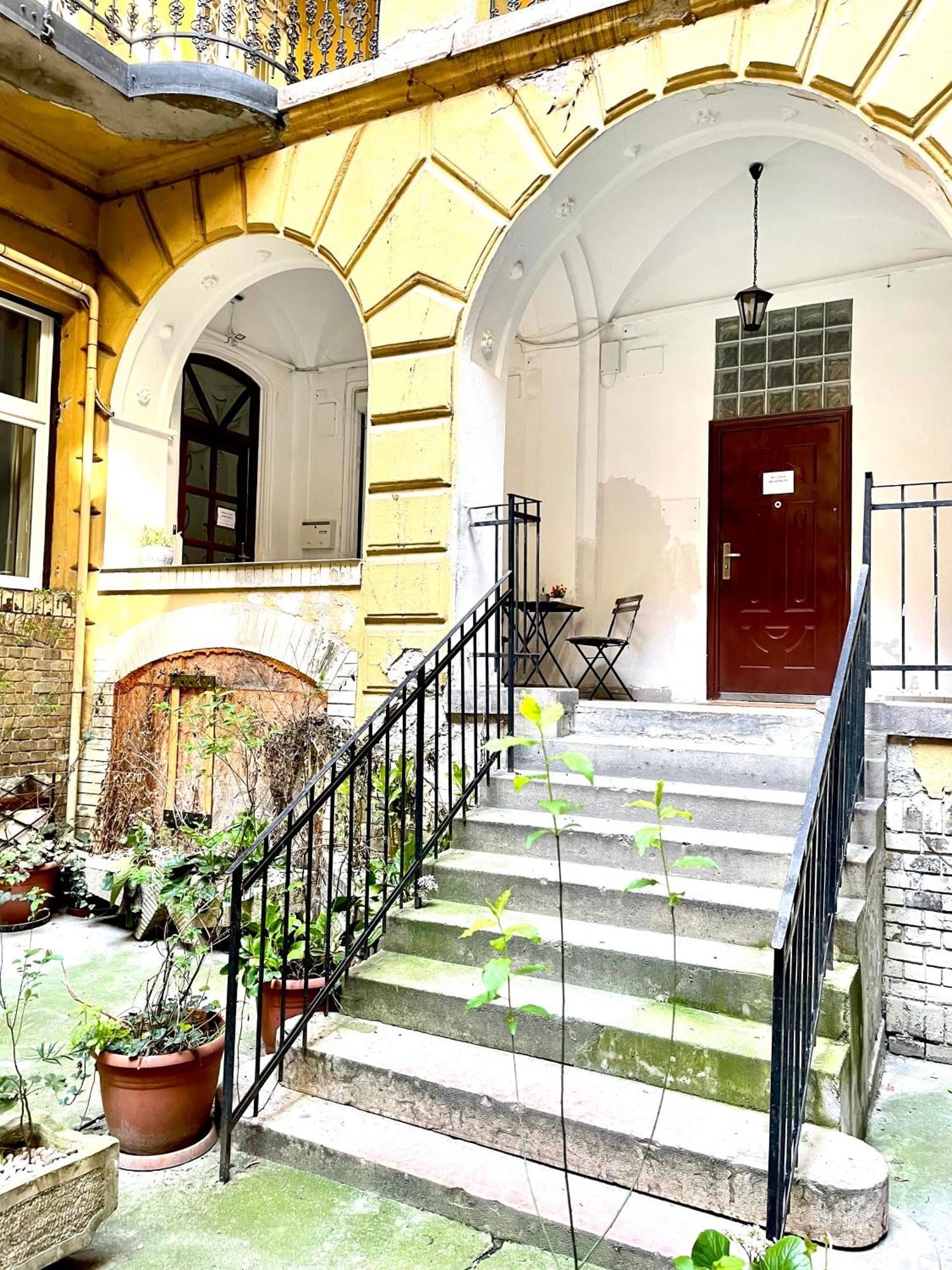 בודפשט Small Cosy Apartment Near The Famous Westend City Center מראה חיצוני תמונה
