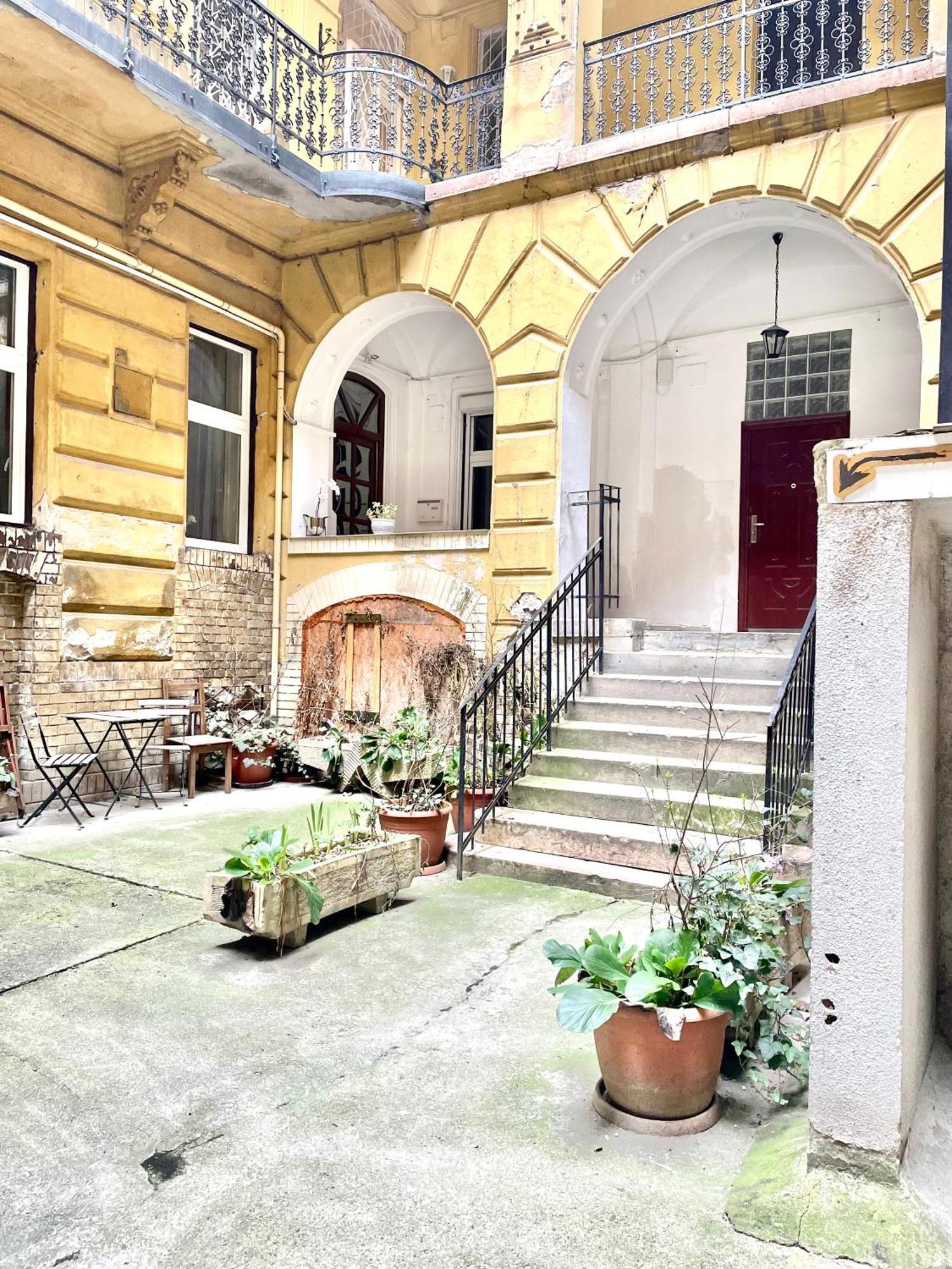 בודפשט Small Cosy Apartment Near The Famous Westend City Center מראה חיצוני תמונה