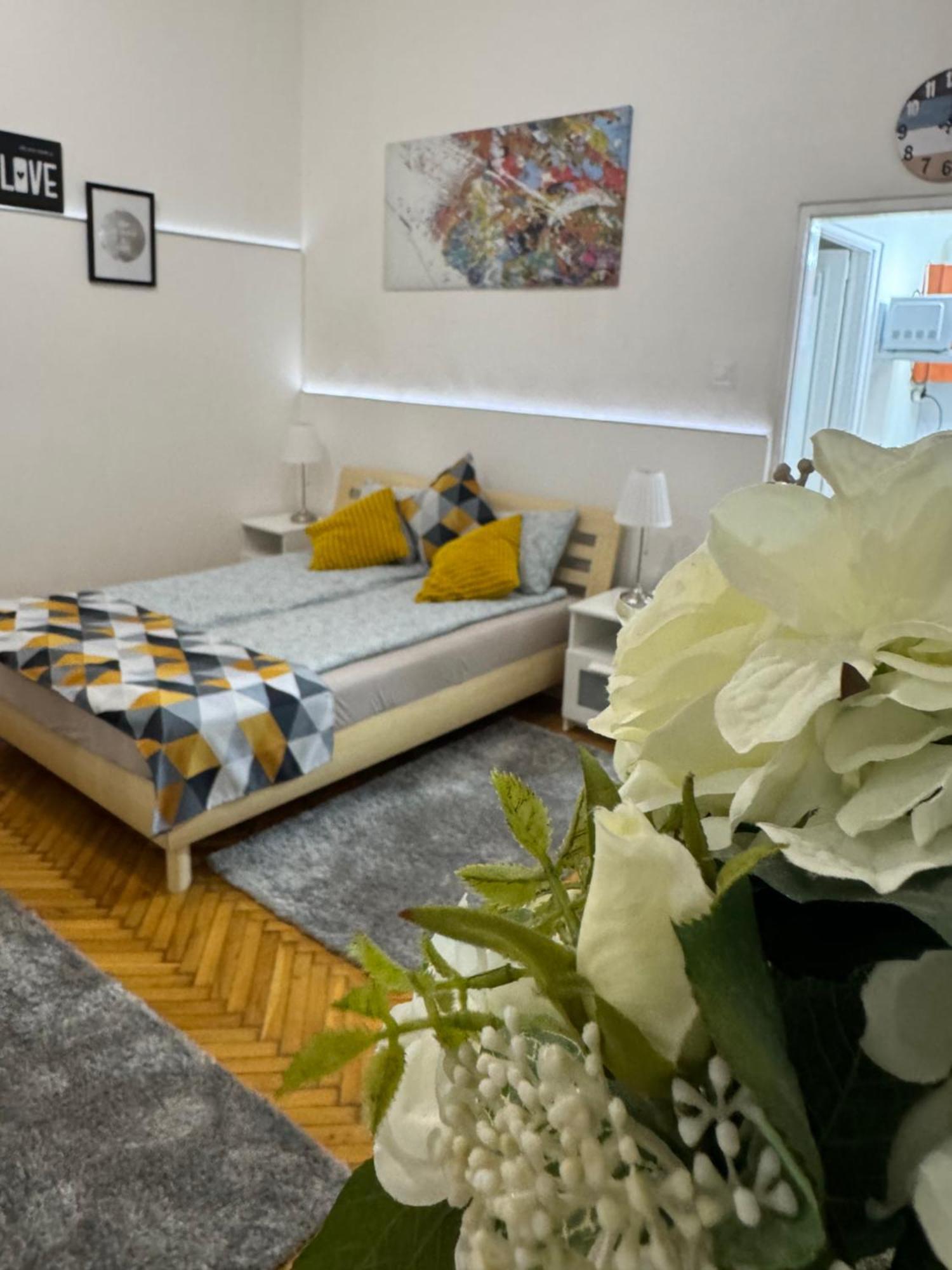 בודפשט Small Cosy Apartment Near The Famous Westend City Center מראה חיצוני תמונה