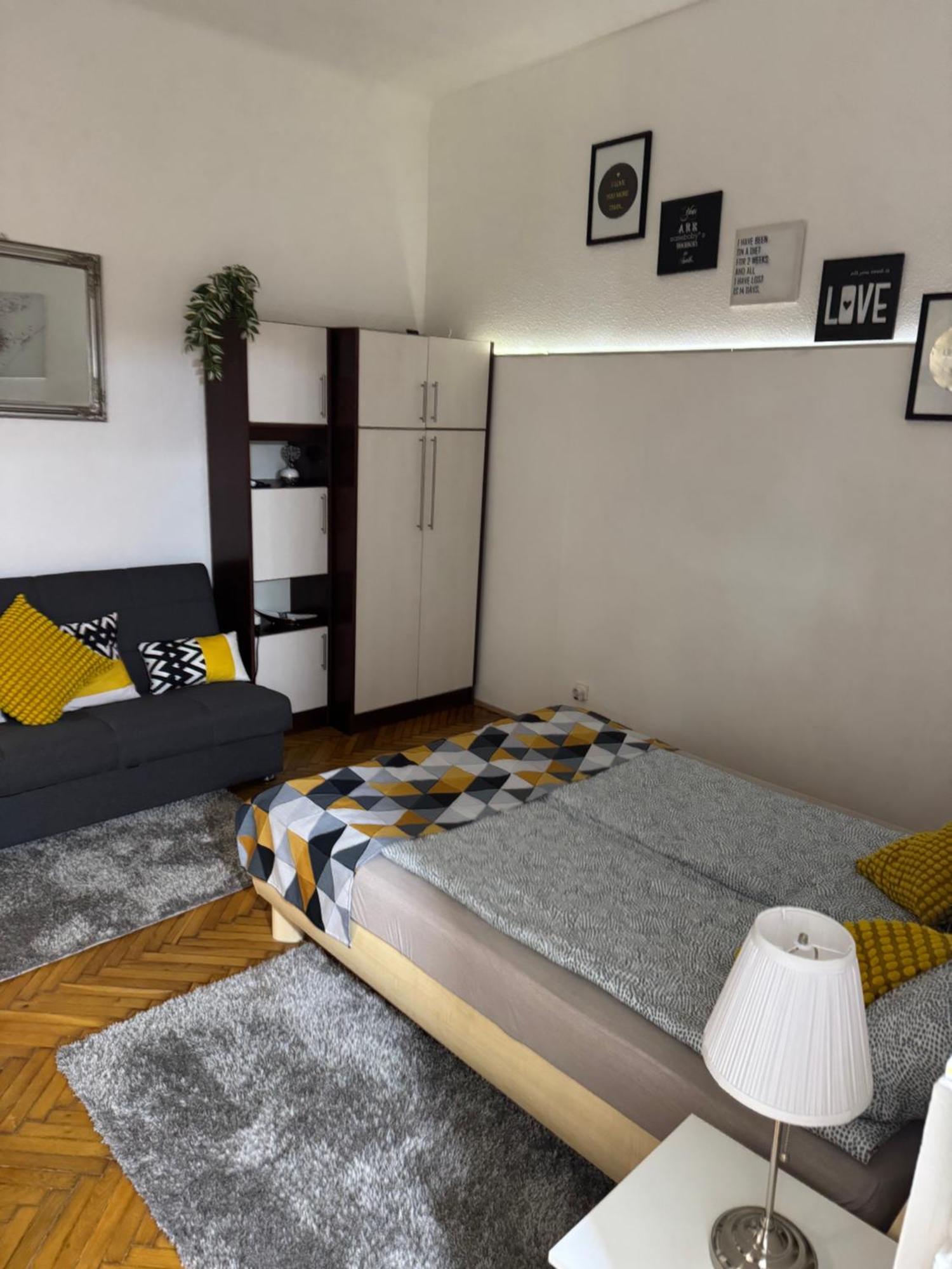 בודפשט Small Cosy Apartment Near The Famous Westend City Center מראה חיצוני תמונה